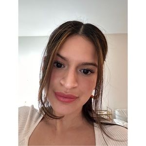 Meet your Posher, Alexia